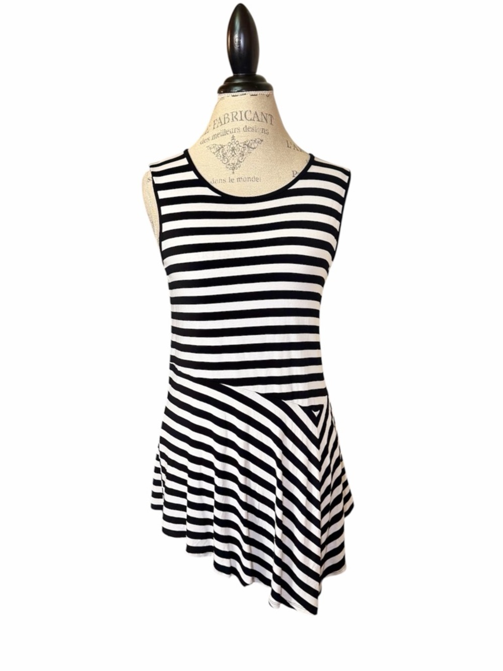 Vince Camuto Black and White Striped Sleeveless Asymmetrical Top Sz S